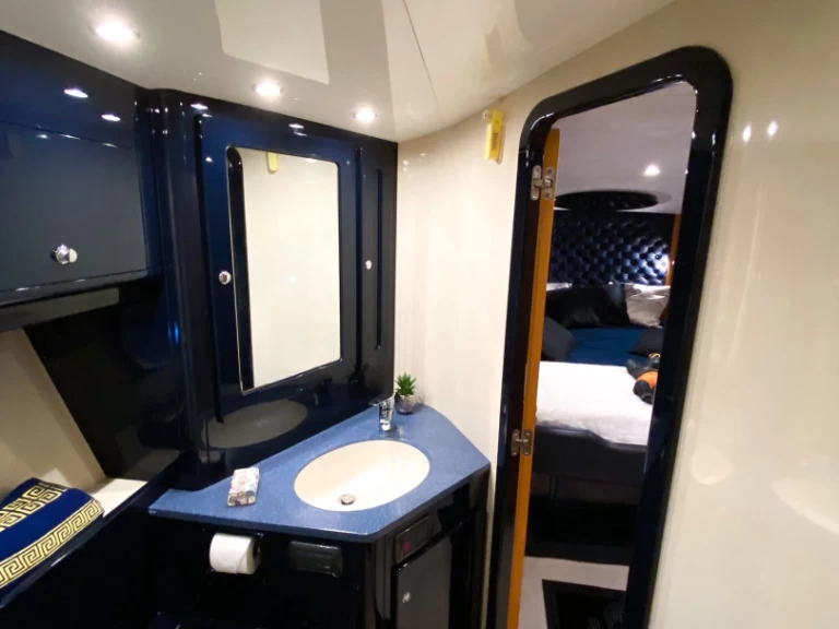 Cantieri Sarnico 45 charter bareboat eller skeppad i Sant Antoni de Portmany