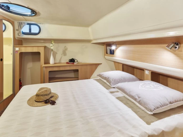 Yacht charter Dole billig Sixto