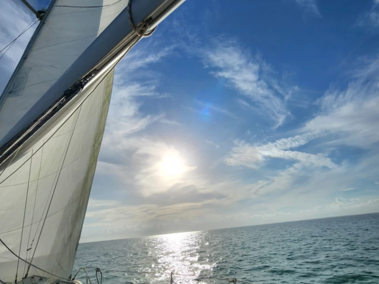 Uthyrning Segelbåt  Bénéteau med en båtlicens 