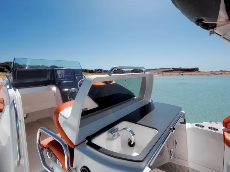 Zodiac Medline 9 charter bareboat eller skeppad i Marina Ibiza
