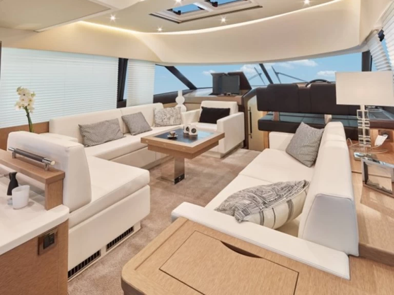 Båtuthyrning Prestige Prestige 500 Fly i Port des Marines de Cogolin på Samboat 