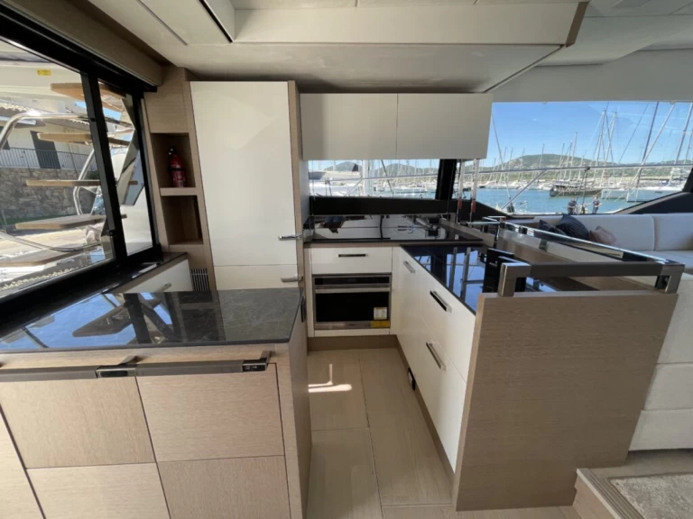 Yacht charter Port des Marines de Cogolin billig 630