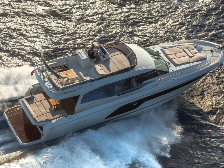 Lyx yacht för uthyrning Budva till det bästa priset 