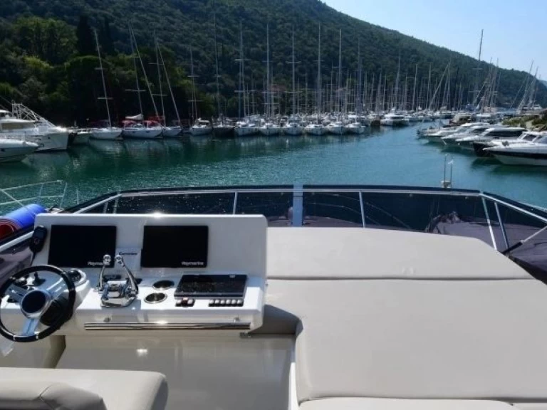 Yacht charter Budva billig Prestige 590