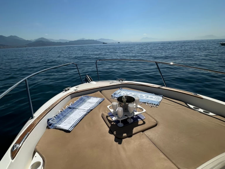 Hyr en Jeanneau Cap Camarat 7.5 WA Porto di Amalfi Marina Coppola 