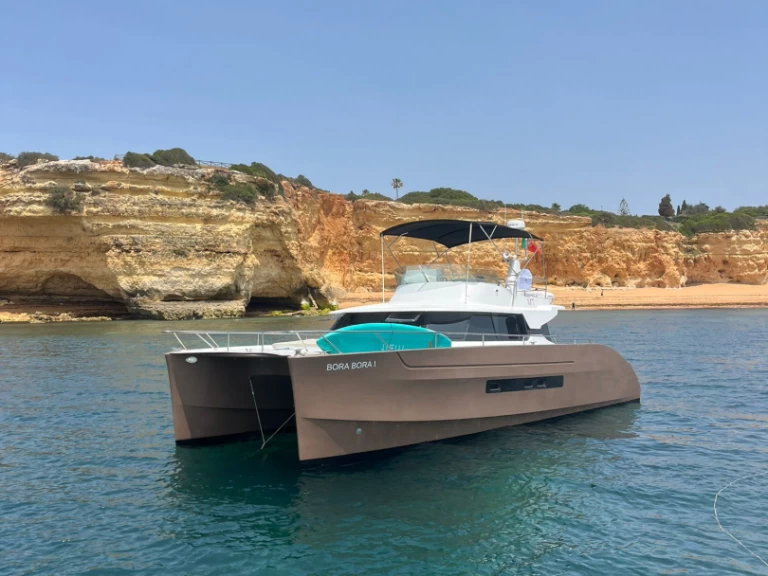 Uthyrning Lyx yacht Fountaine Pajot med en båtlicens 