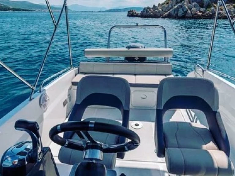 Hyra Motorbåt  med eller utan skeppare Bénéteau Trogir  