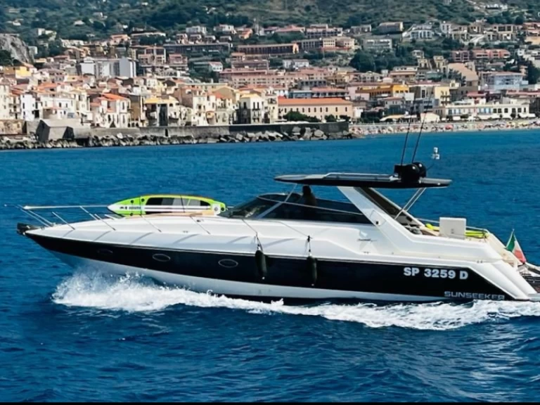 Sunseeker Camargue 46 charter bareboat eller skeppad i Cefalù