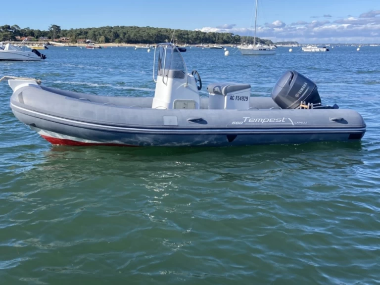 Hyra RIB med eller utan skeppare Capelli Grand Piquey 