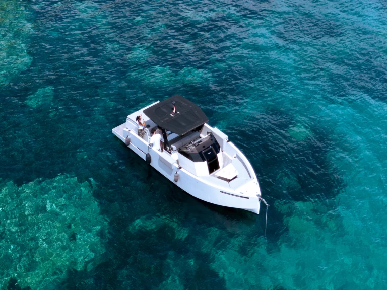 Uthyrning Motorbåt  De Antonio Yatch med en båtlicens 