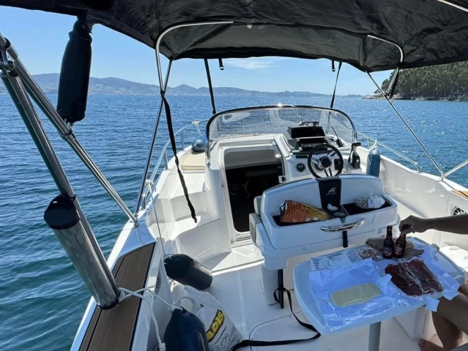 Yacht charter Porto Deportivo Sanxenxo billig SL602