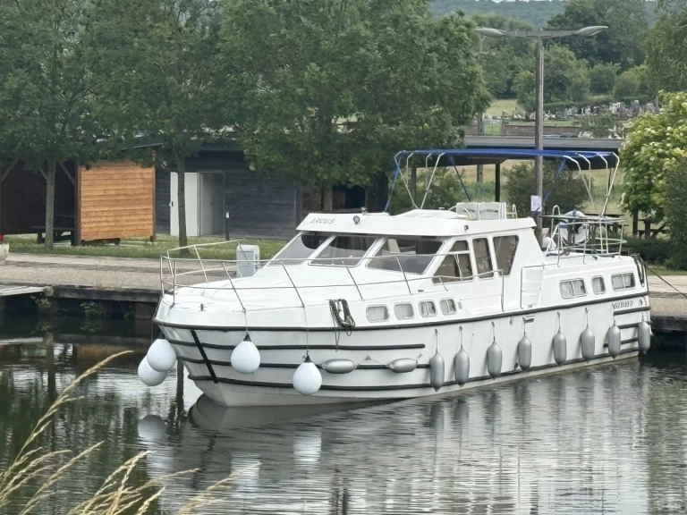 Tarpon Tarpon 42 charter bareboat eller skeppad i Mittersheim