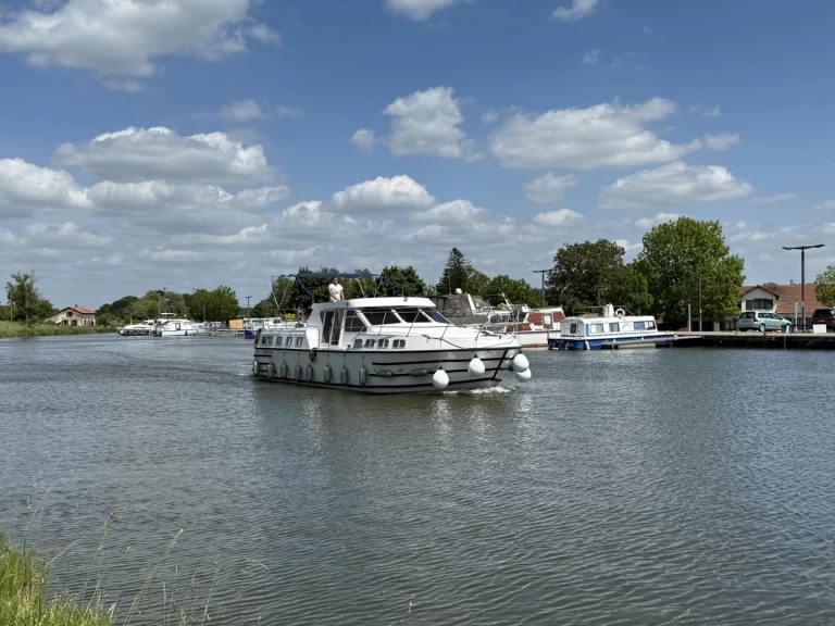Tarpon Tarpon 42 charter bareboat eller skeppad i Mittersheim
