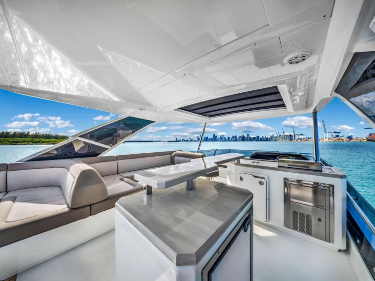 Yacht charter Sag Harbor billig Optimus Prime