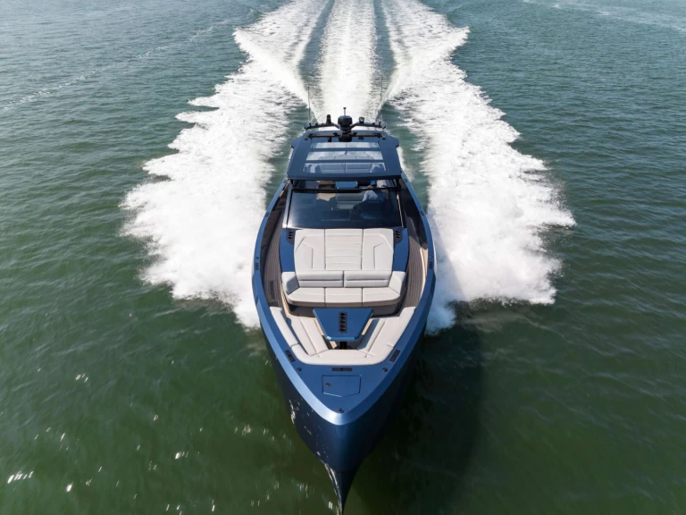 Vanquish ETSEA charter bareboat eller skeppad i Sag Harbor