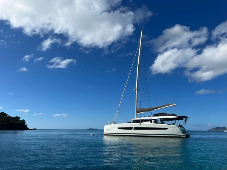 Hyr en Fountaine Pajot BOUNTIFUL Freeport 