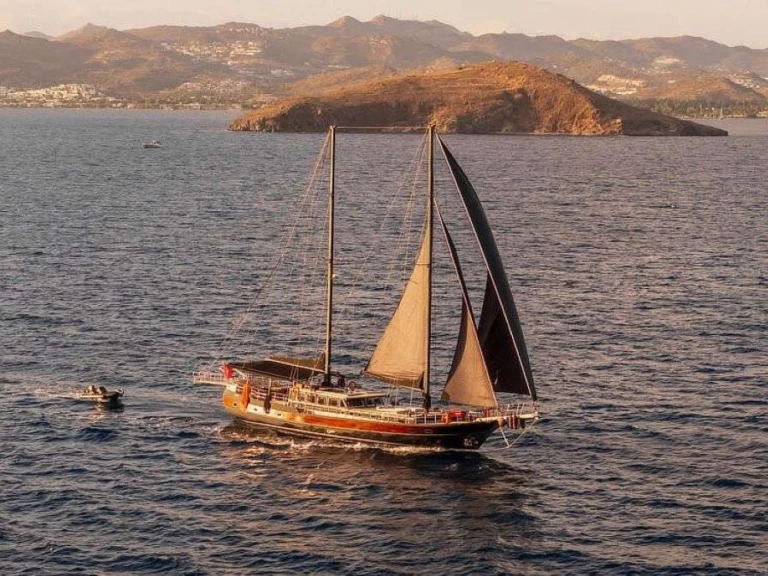 Uthyrning Lyx yacht Custom med en båtlicens 