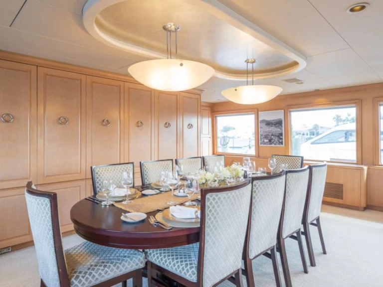 Uthyrning Lyx yacht Christensen med en båtlicens 