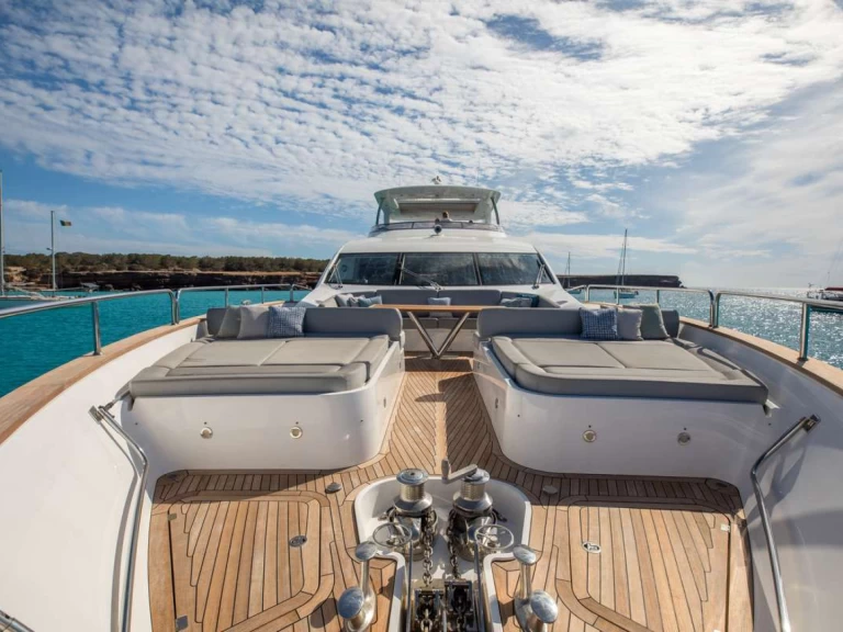 Hyra Lyx yacht med eller utan skeppare Sunseeker Ibiza Town 