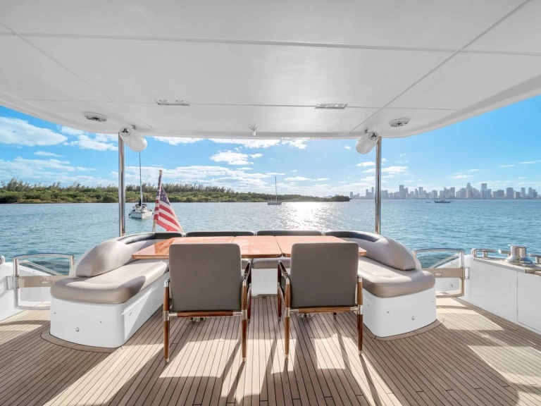 Hyra Lyx yacht med eller utan skeppare Princess, UK Miami Beach 