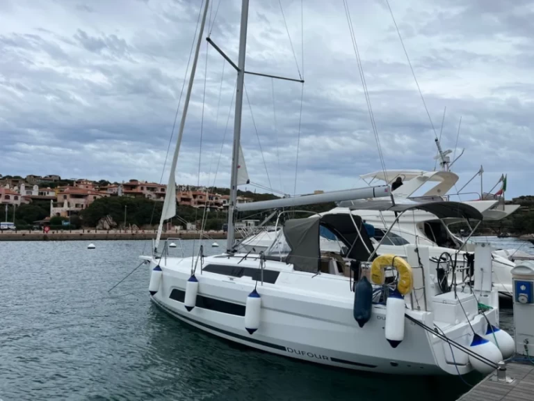 Uthyrning Segelbåt  i Alimos - Dufour Dufour 37