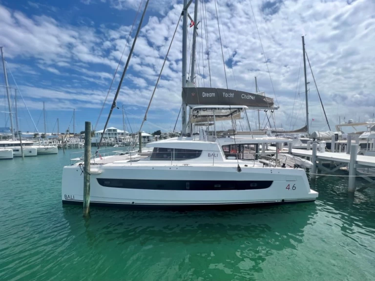 Uthyrning Katamaran  Bali Catamarans med en båtlicens 