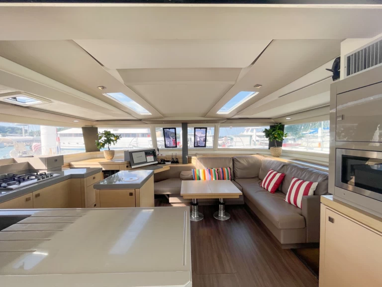 Båtuthyrning Fountaine Pajot Saona 47 i Ao Po på Samboat 