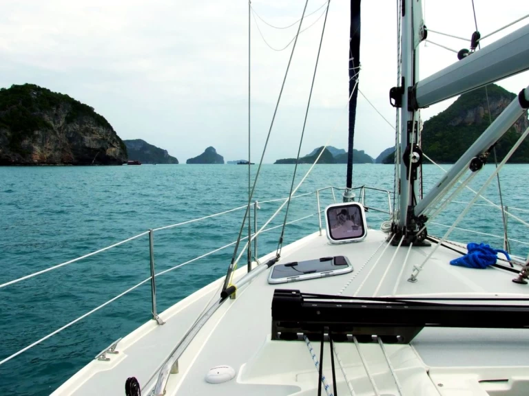Catalina Yachts catalina 375 charter bareboat eller skeppad i Mai Khao