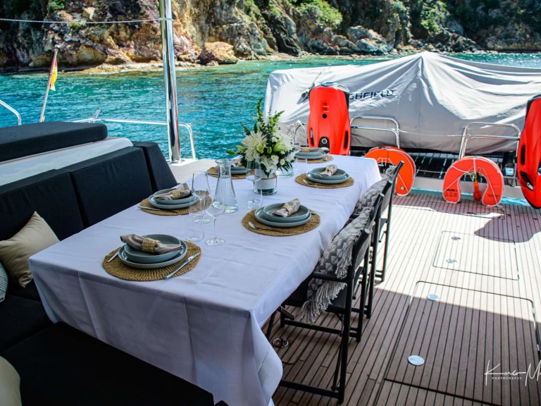 Hyra Lyx yacht med eller utan skeppare Lagoon Brittiska Jungfruöarna 