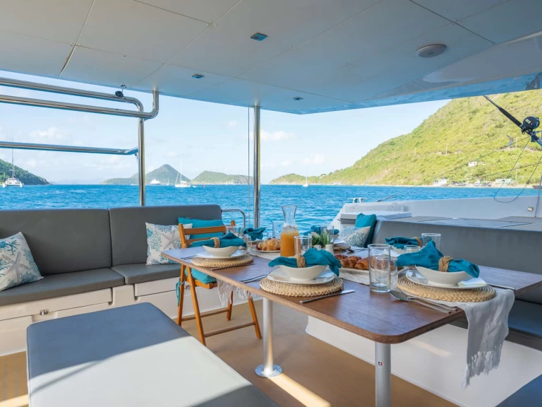 Uthyrning Lyx yacht Dufour med en båtlicens 