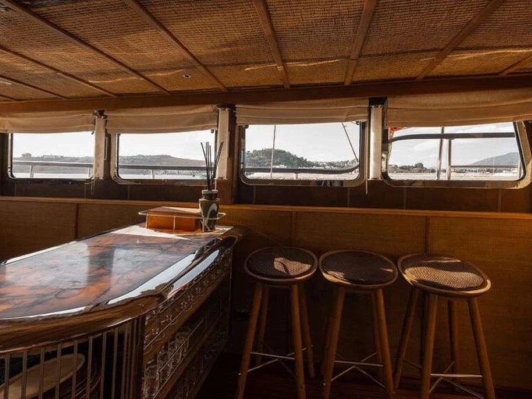 Uthyrning Lyx yacht Custom med en båtlicens 