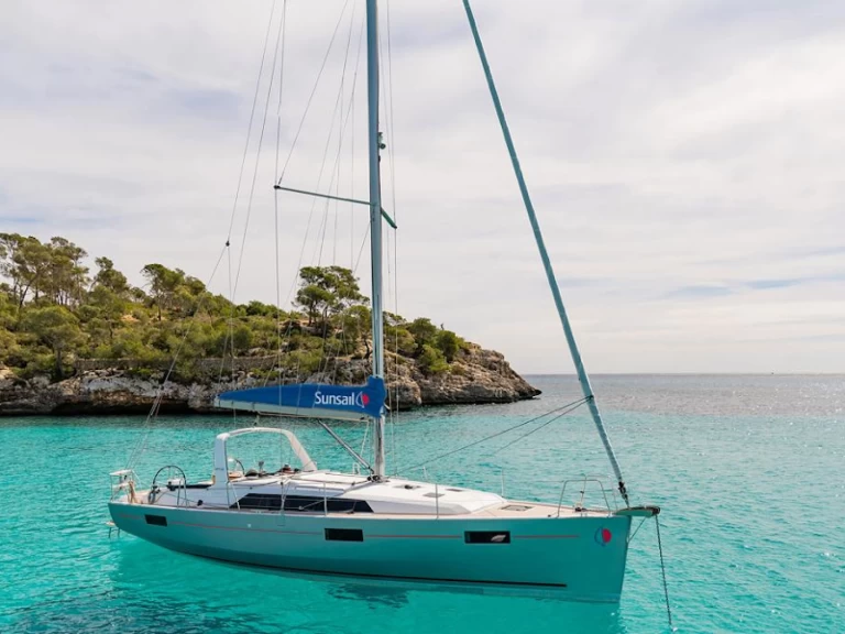 Hyr en Bénéteau Oceanis 41.1 Piraeus 