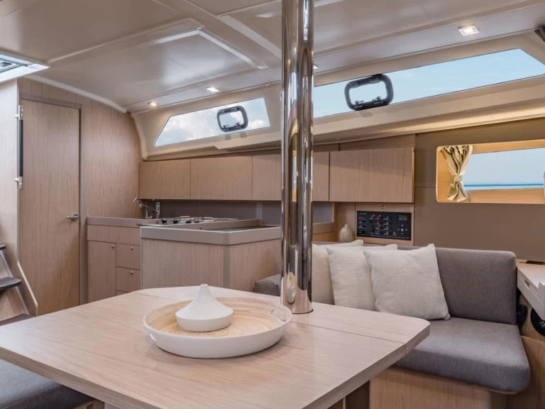 Yacht charter Piraeus billig Oceanis 41.1