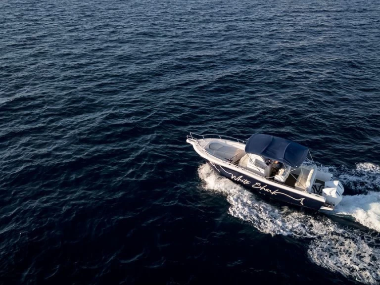 Uthyrning Motorbåt  Kelt med en båtlicens 