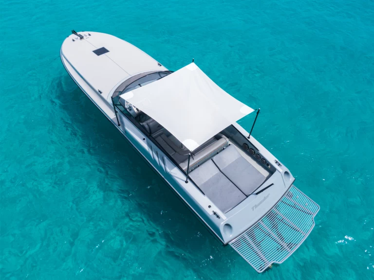 Uthyrning Motorbåt  Magnum med en båtlicens 