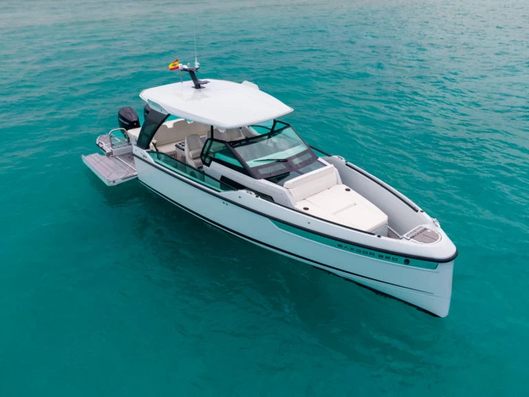 Saxdor Saxdor 320 GTO charter bareboat eller skeppad i Ibiza Town