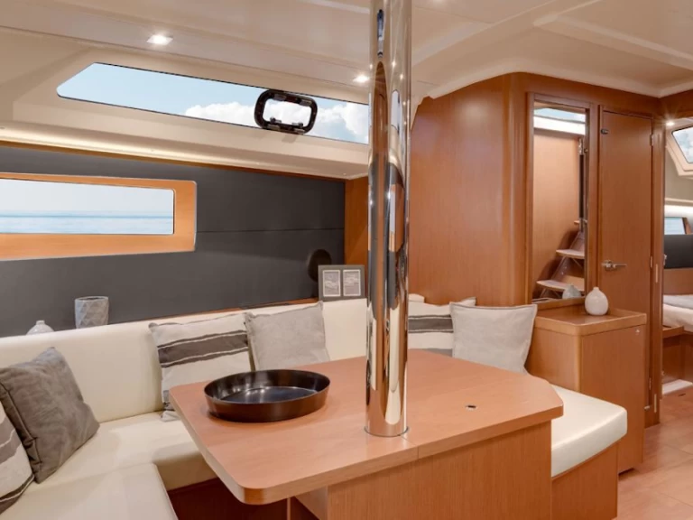 Yacht charter Piraeus billig Oceanis 41.1