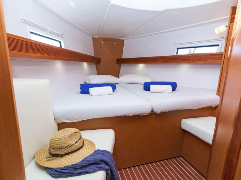 Yacht charter Nikiána billig Bavaria 40