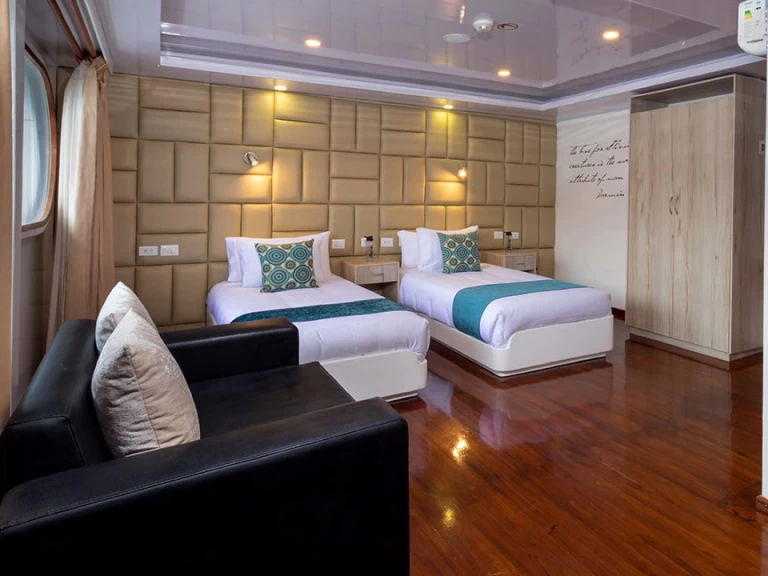 Hyr en  Power Cat - Petrel Cabin Puerto Baquerizo Moreno 