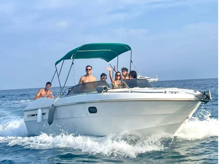 Fiart Fiart 27 charter bareboat eller skeppad i Menton