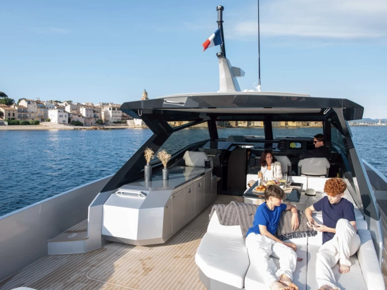 Lyx yacht för uthyrning Sag Harbor till det bästa priset 