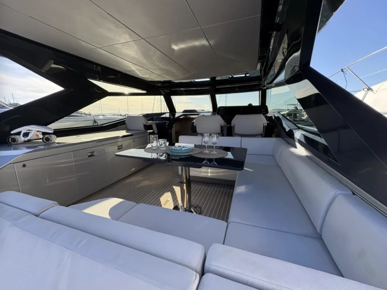 Santasevera 52 charter bareboat eller skeppad i Sag Harbor