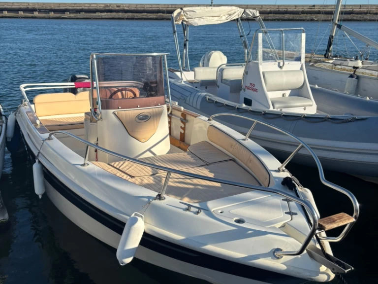 Italmar 17 charter bareboat eller skeppad i Cagliari
