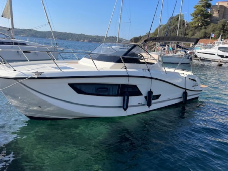 Hyr en Quicksilver Activ 875 Sundeck Bormes-les-Mimosas 