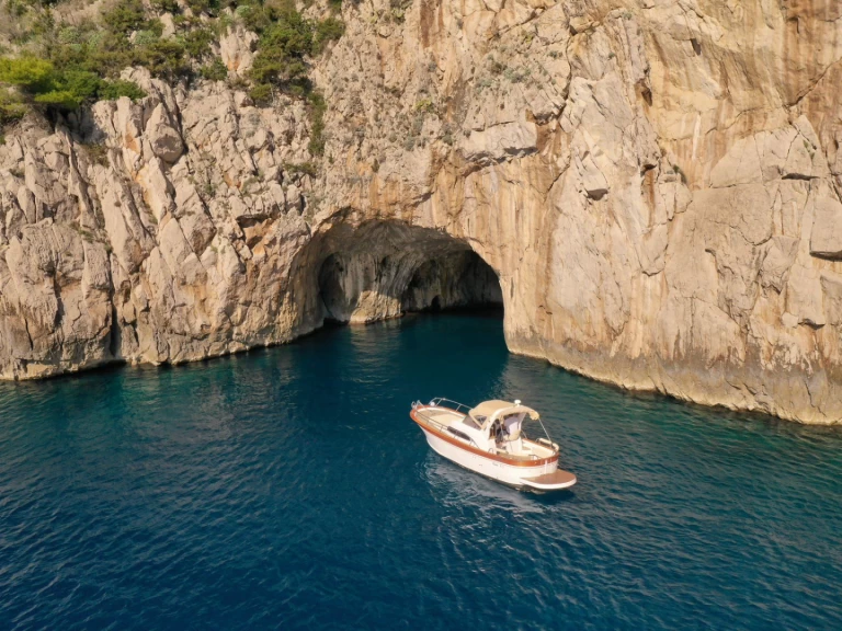 Hyr en Mimi Libeccio 850 Sport Sorrento 