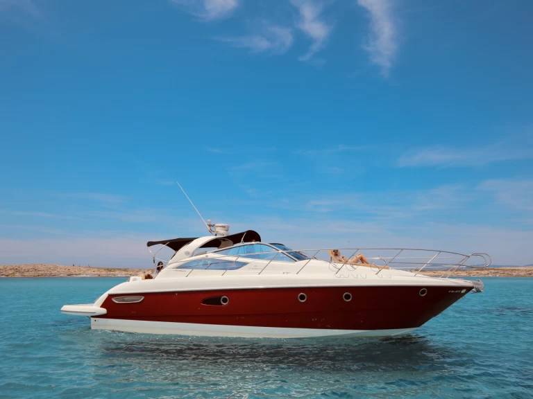 Uthyrning Motorbåt  Cranchi med en båtlicens 