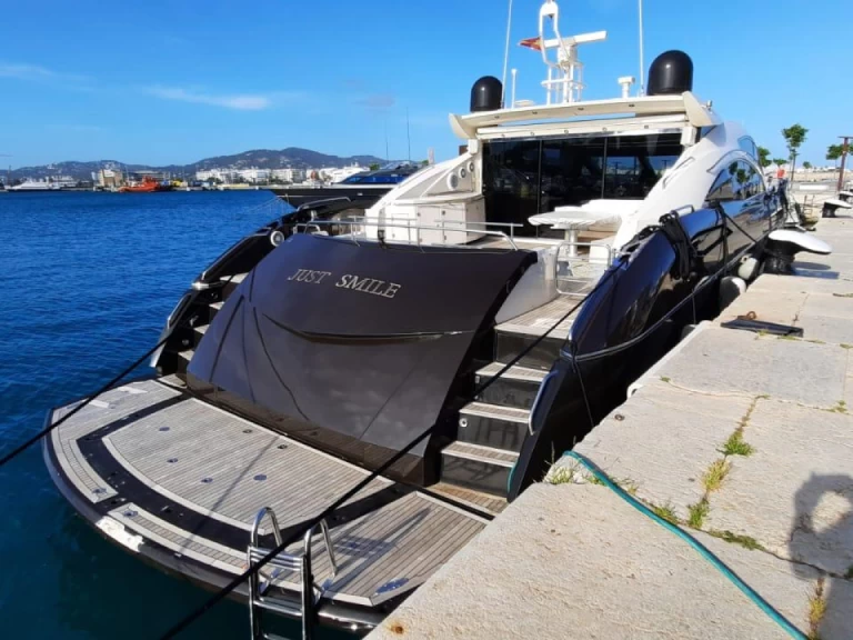 Yacht charter Ibiza Town billig Predator 82
