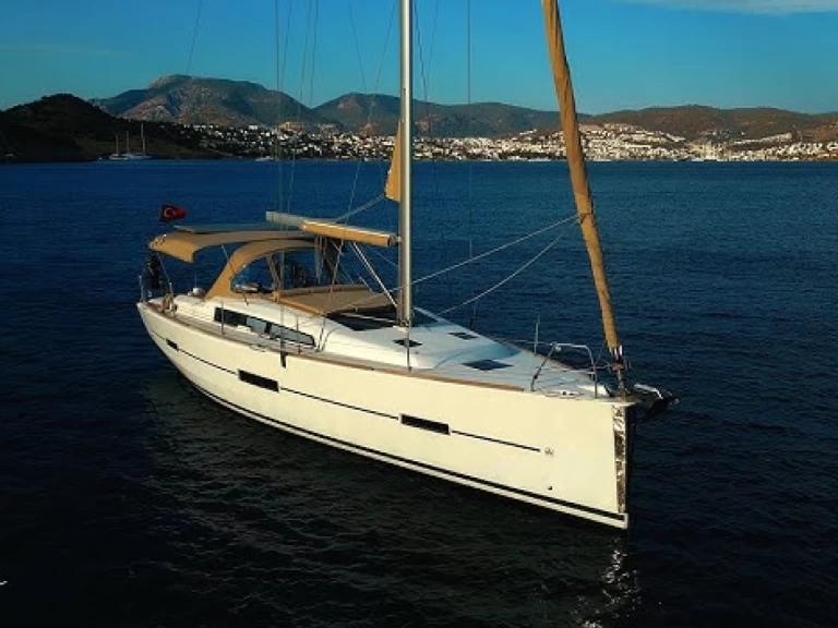 Dufour Dufour 412 Grand Large charter bareboat eller skeppad i Toulon