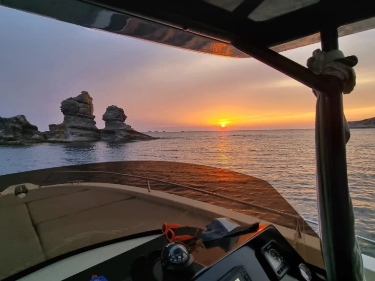 Astilux 900SD charter bareboat eller skeppad i Sant Antoni de Portmany