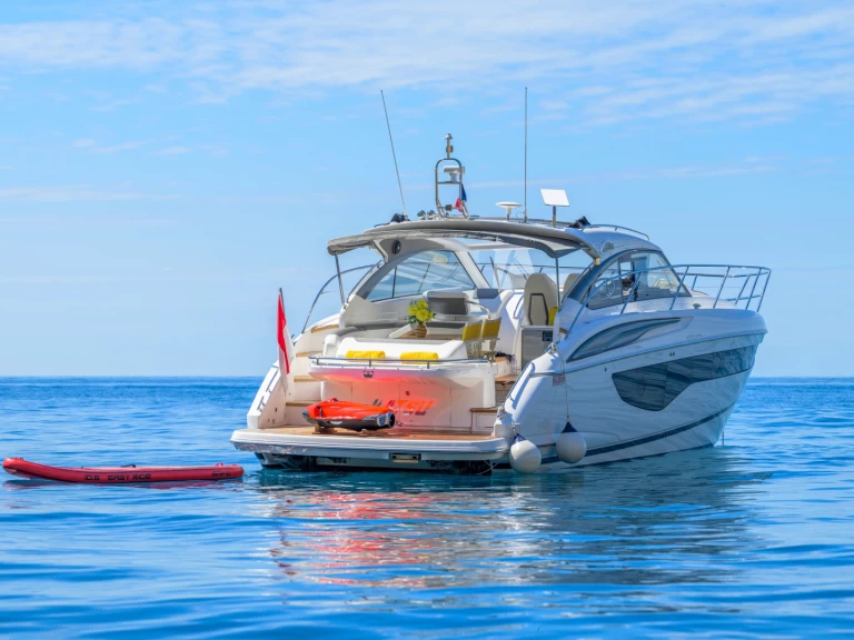 Hyra Motorbåt  med eller utan skeppare Princess Monaco-Ville 